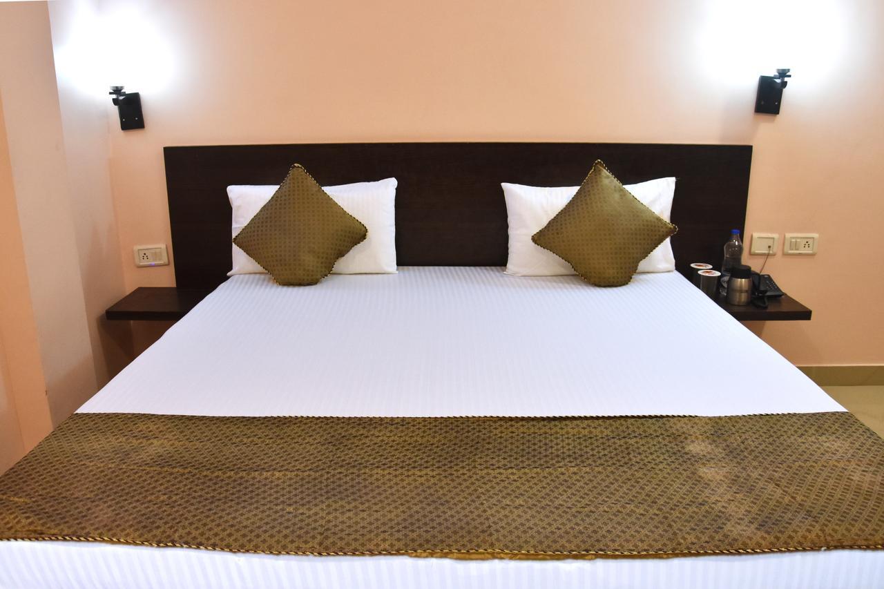 Munaro Hotels & Resorts Benares Buitenkant foto